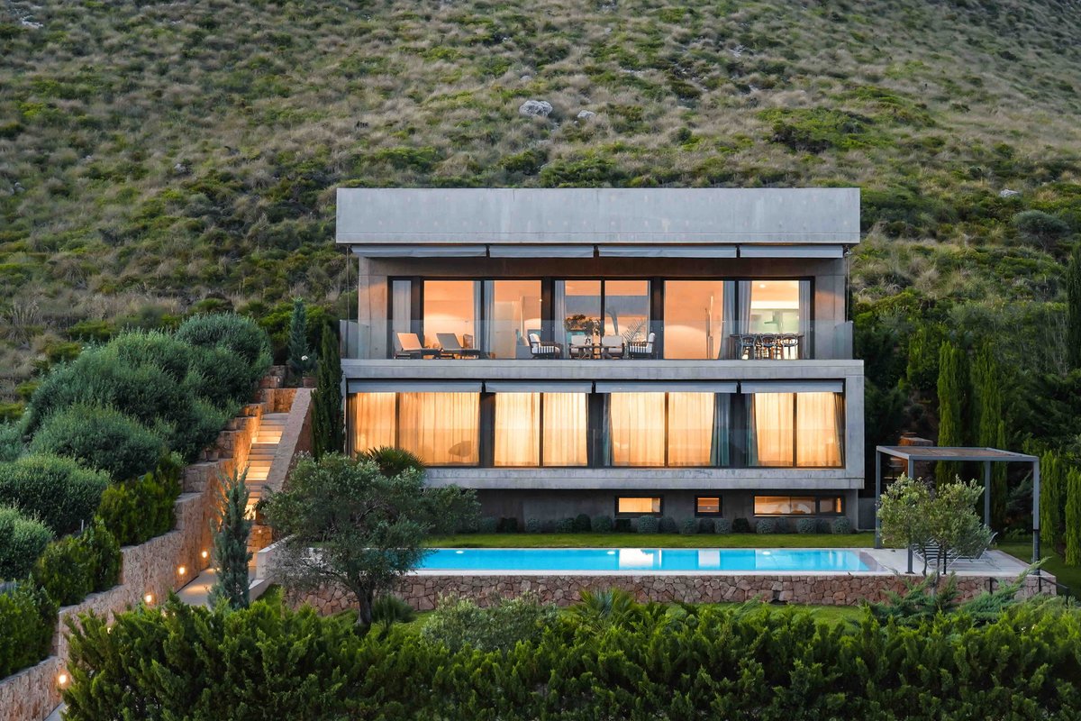 Modern Luxury Villa with Stunning Views