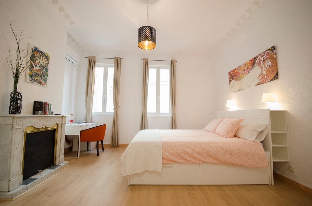 1-12.Las Cortes.Sol.Madrid Center.120m2 Bright.A.C gallery image 4