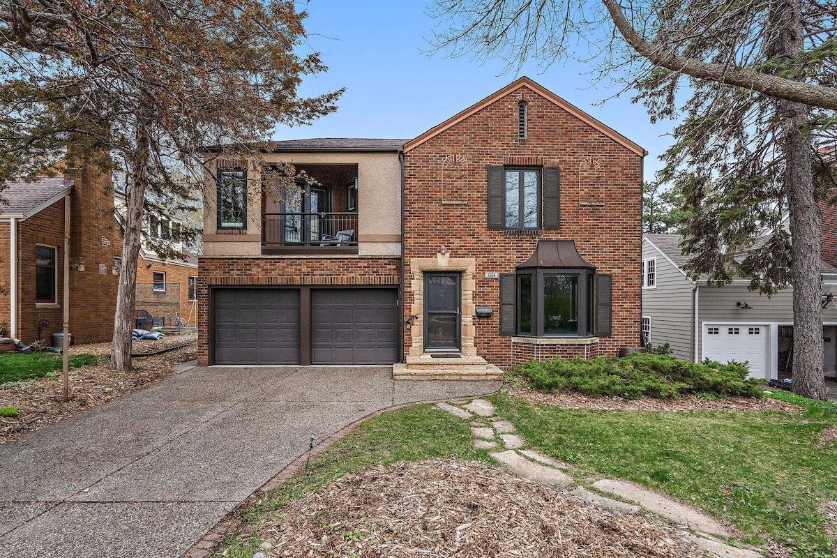 Lake Como Cabin gallery image 2