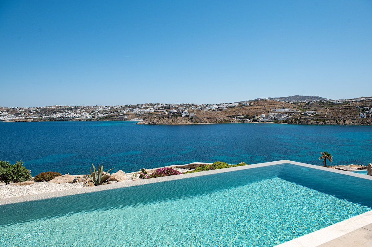 Carpe Diem Villa III, Heated Infinity Pool! gallery image 3