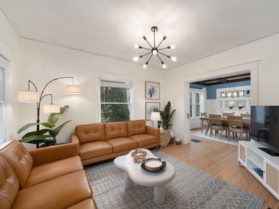 Cozy Oasis – 5BD/2BA – Arcade – Prime Location