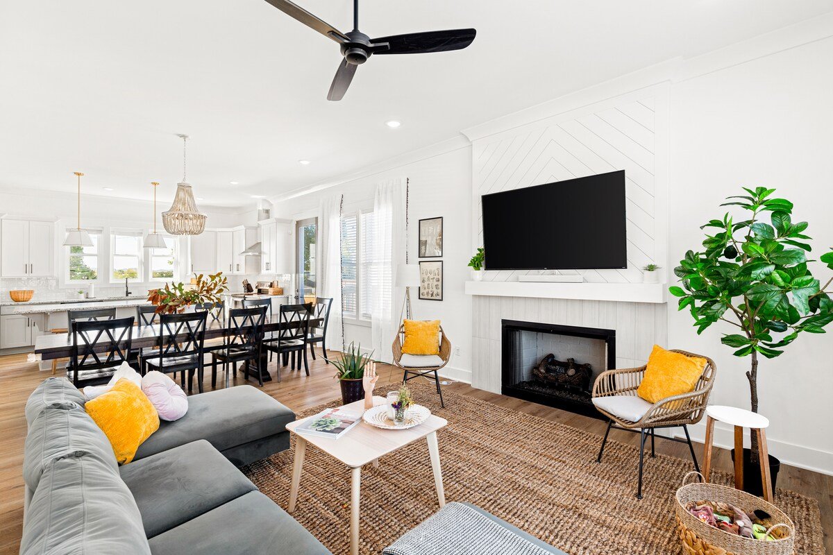 Skyline Rooftop, Hot Tub, Games, Have Fun-Do Good! gallery image 2