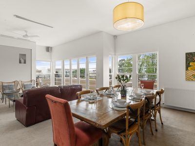 Deluxe Bay View Penthouse with City & Sea Views