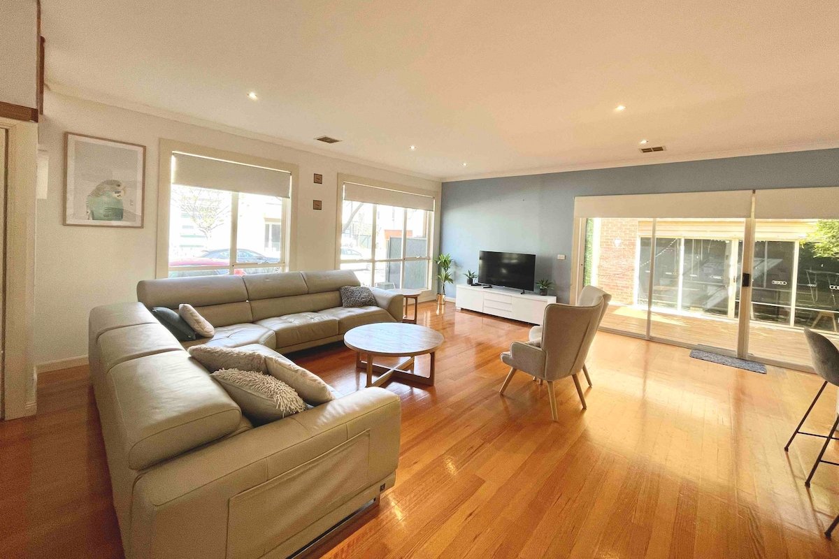 Waterside Place – Upscale River Precinct gallery image 3