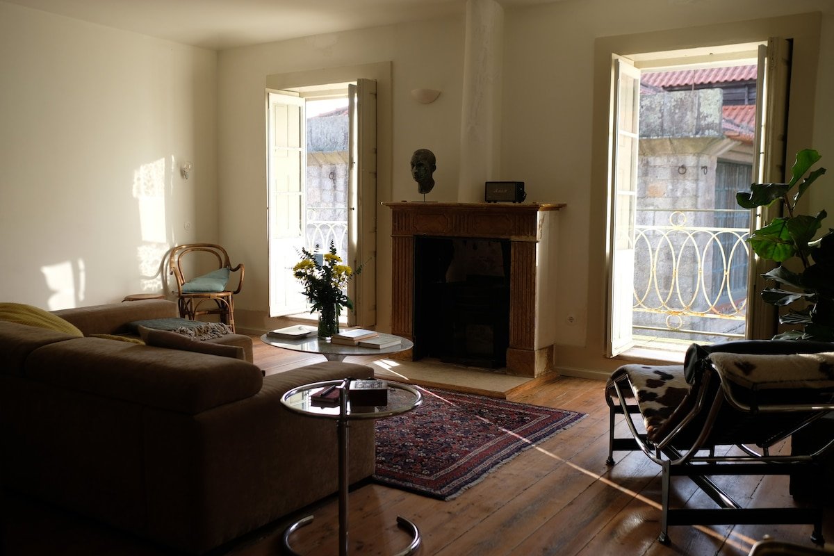 Casa Astoria – historical flat river view gallery image 2