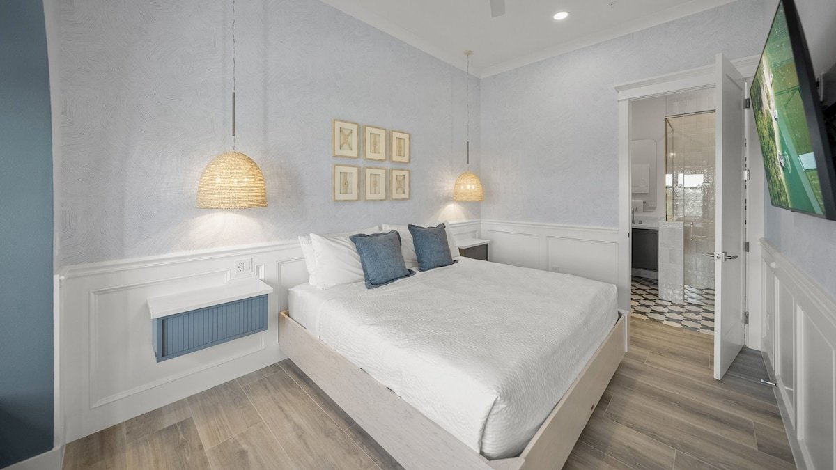 New-Waterslide-Spa-Rooftop-Gulf & Bay Views gallery image 3