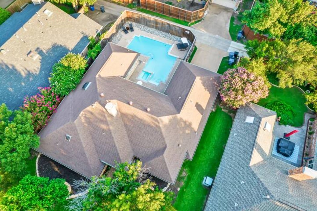 Luxury House with Heated Pool and Spa, 4 Bedrooms. gallery image 4