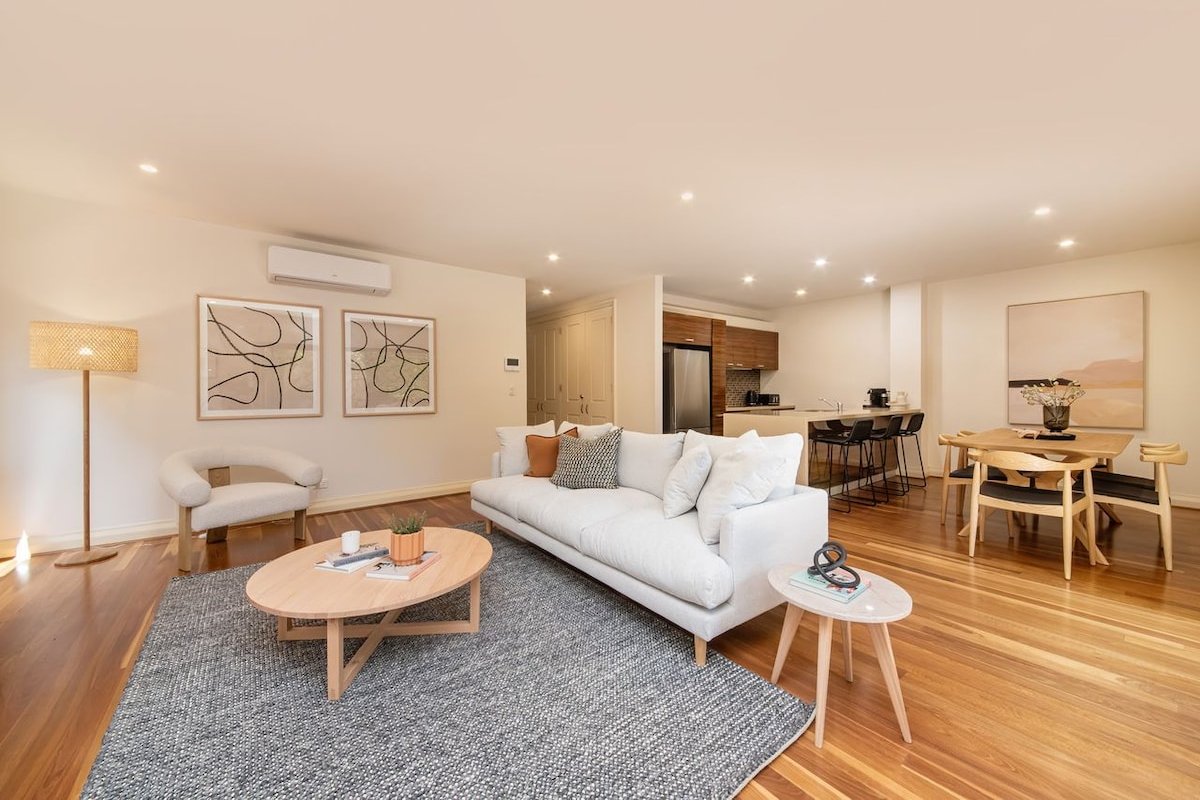 Esplanade Escape to the Brighton Beach Boxes gallery image 2