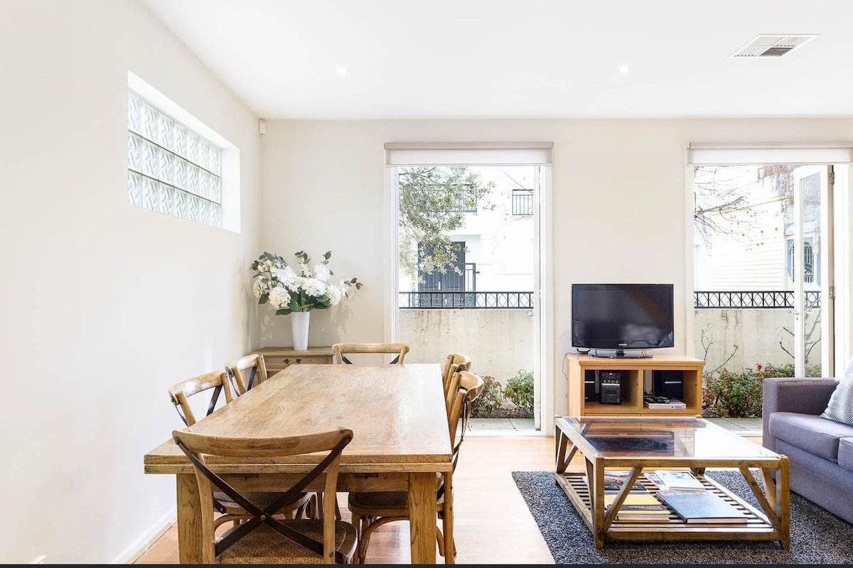 South Yarra Place – Great Location – 3br House gallery image 4