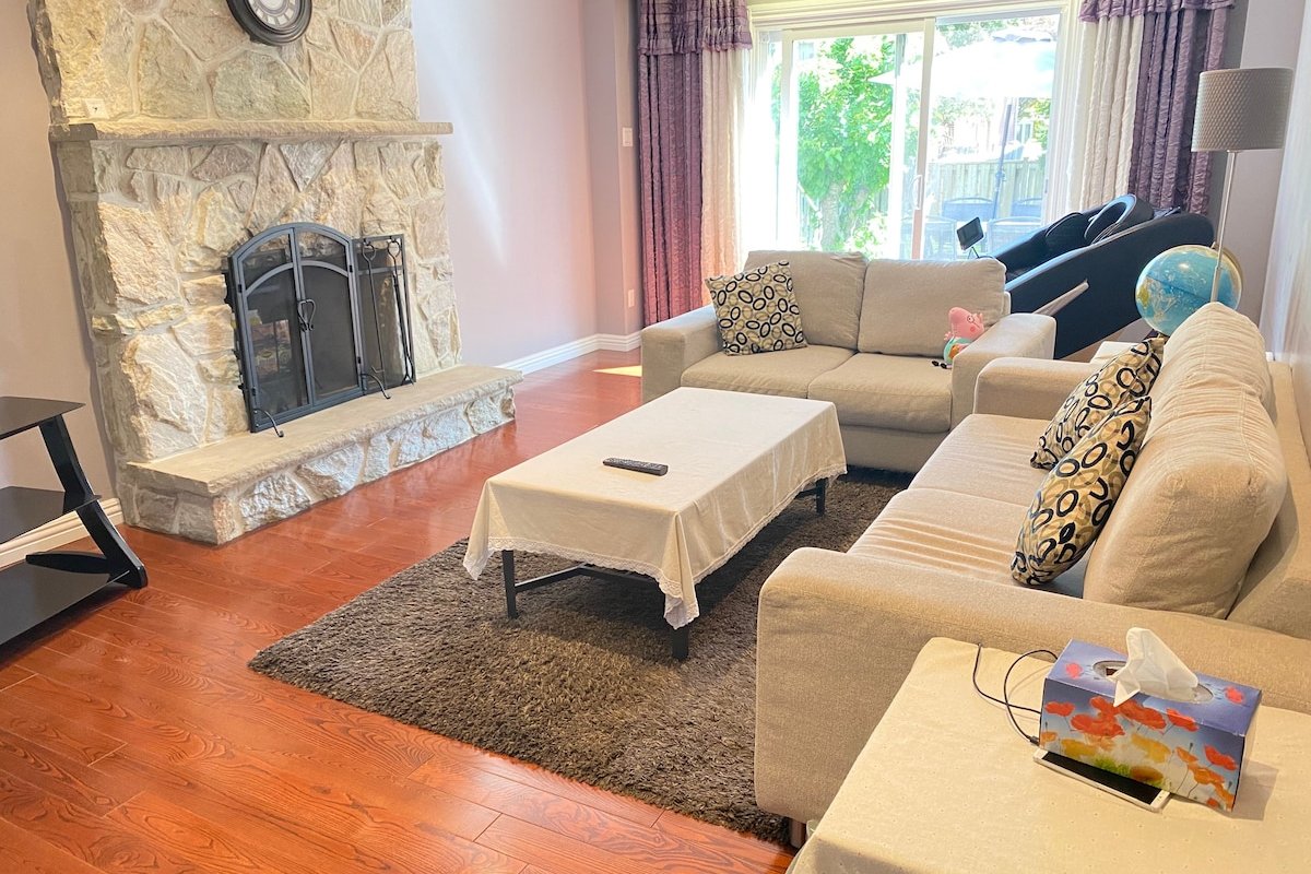 Lovely house in a nice safe community gallery image 5