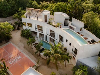 7BR Jungle Villa • Pools • Pickleball • Near Beach