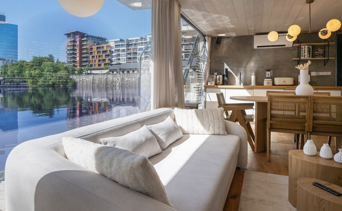 Houseboat Holešovice gallery image 5