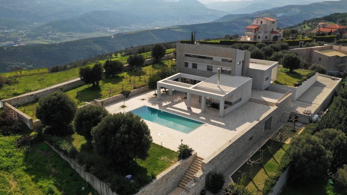 Diktamon Retreat Luxury Villa gallery image 3