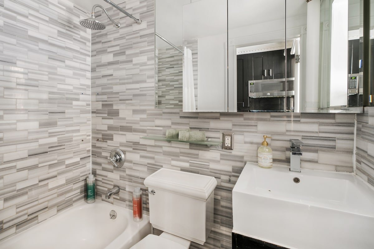 Charming 2-Bedroom little Italy gallery image 5