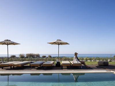 Coastal Villa Aya: Minimalist Elegance by etouri