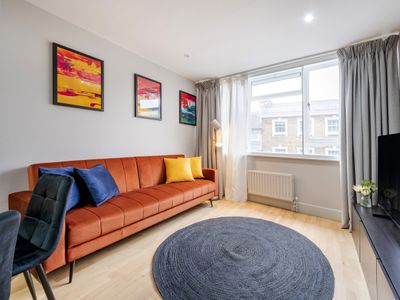 3-Bedroom Apartment in London’s Vibrant West End!
