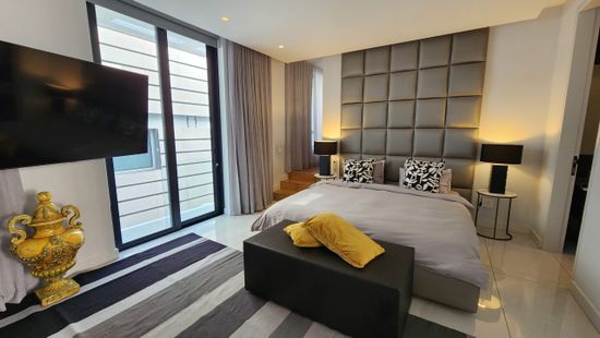 Sapphire Lower Photo 3