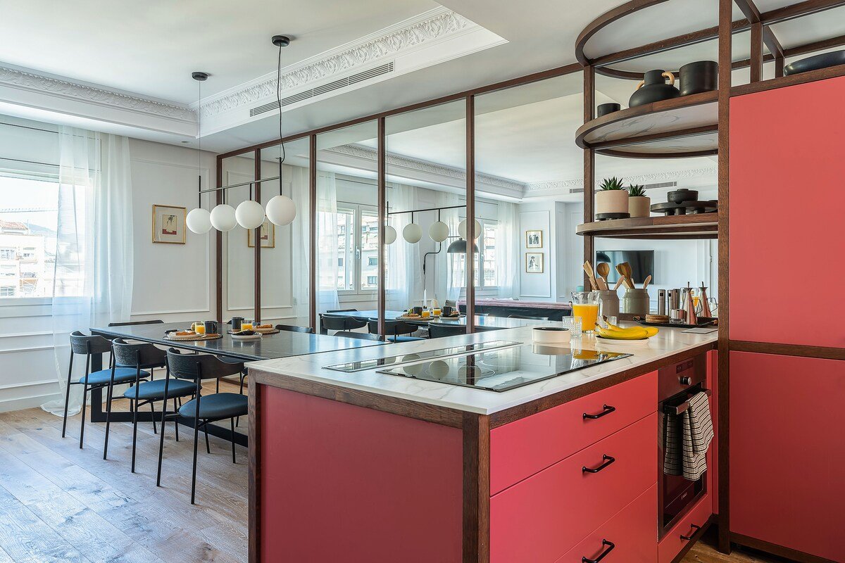 Huge 4 bed/4bathensuite, same block as gaudi house gallery image 3