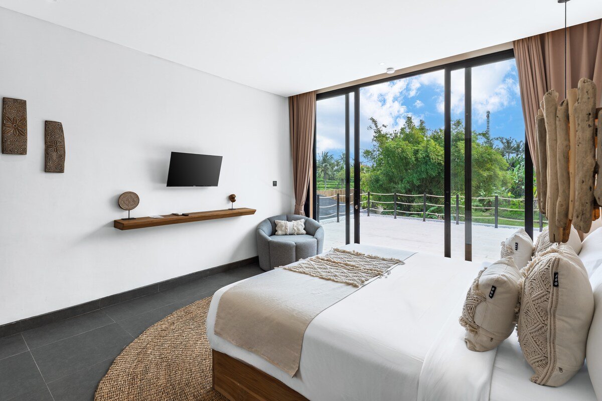 Platinium: Ubud Family 6BR Villa w/Pool, Spa & Gym gallery image 2