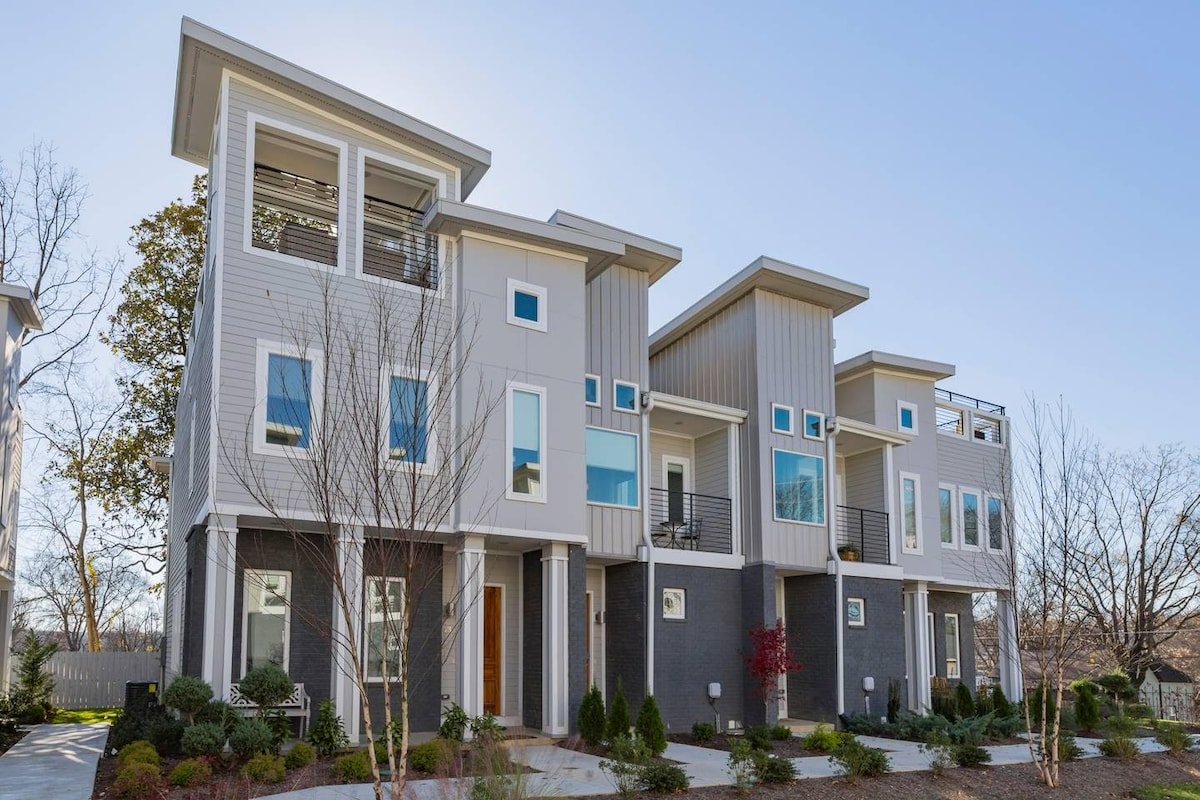 ComboNash Retreat 2 Units 4BR 4.5BA 1 Mi Broadway gallery image 2