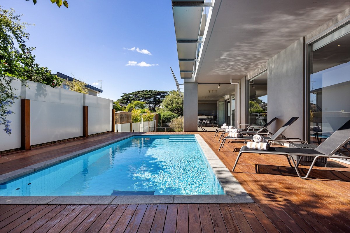 Complete Luxury Escape – Sleeps 30! gallery image 3