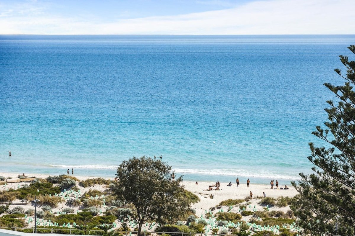 Apartment R306 – ultimate beachfront destination! gallery image 3