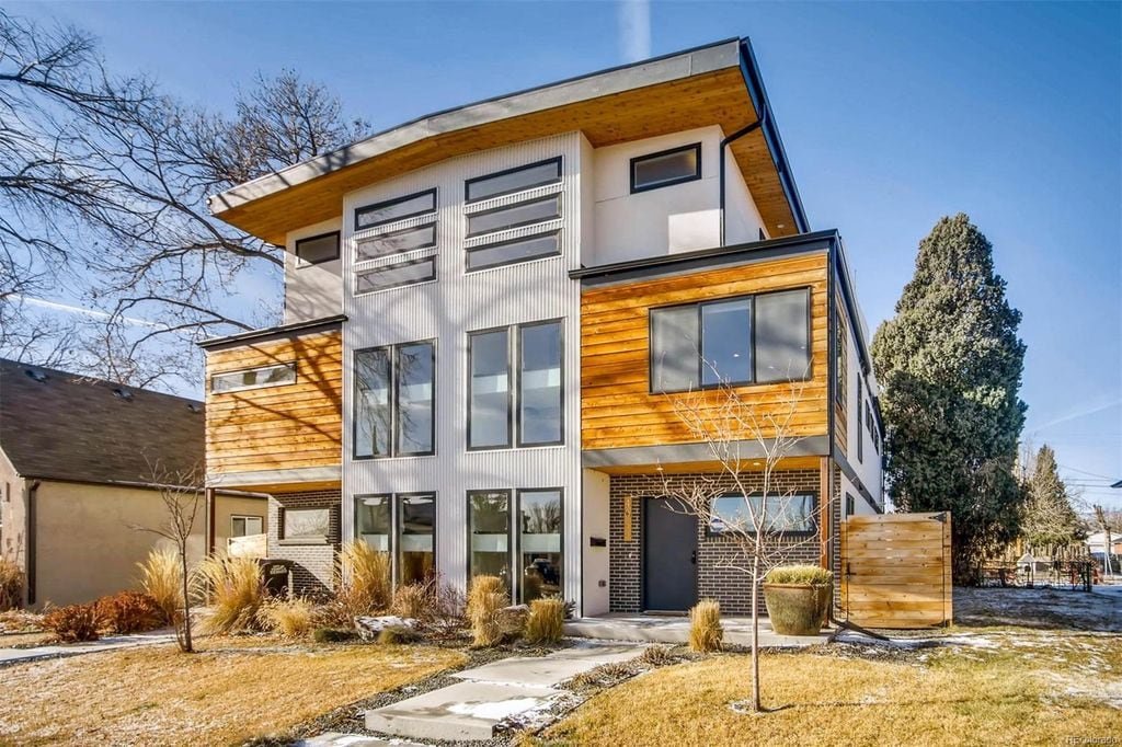 New modern home with beautiful view gallery image 2