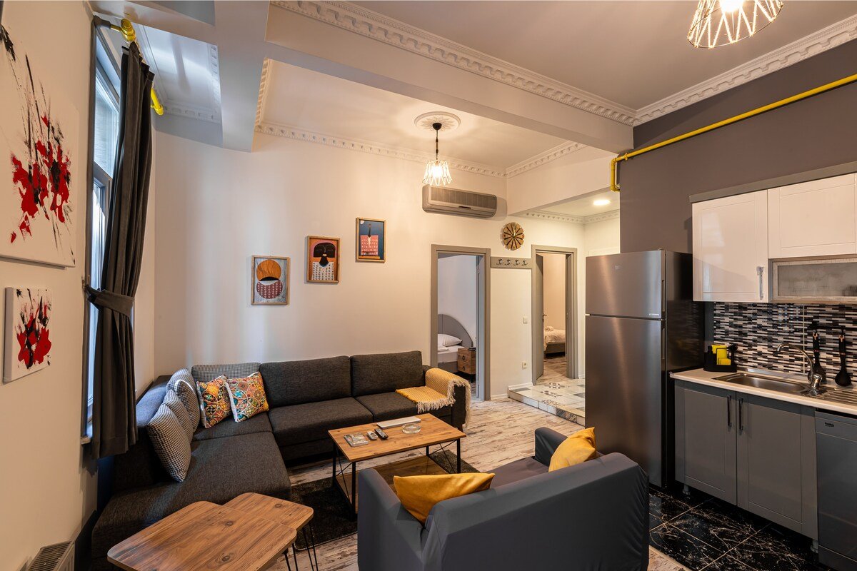 Best location. Taksim, İstiklal. 2 Bedroom. #1 gallery image 4