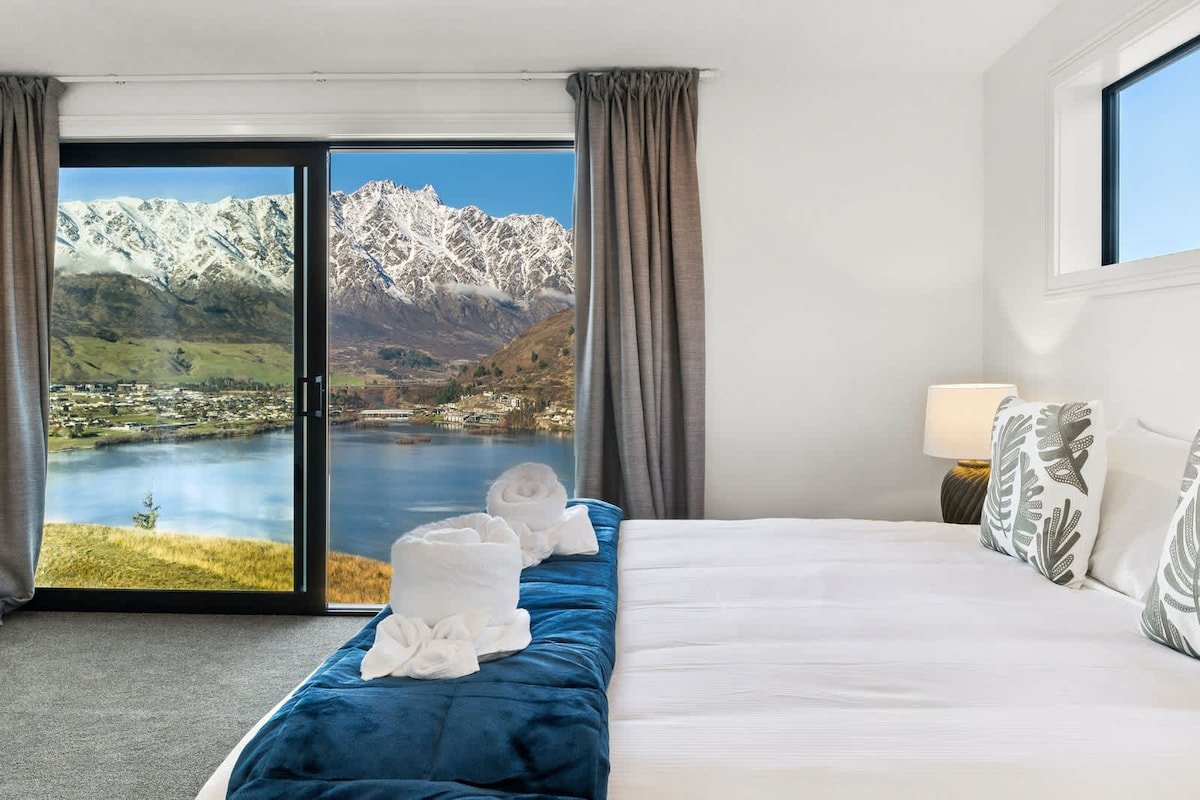 Elevated Tranquility, Luxe Lakeview Horizons gallery image 5