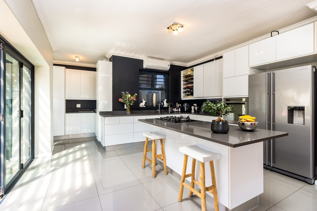 Luxury Modern Atlantic Seaboard Villa gallery image 5