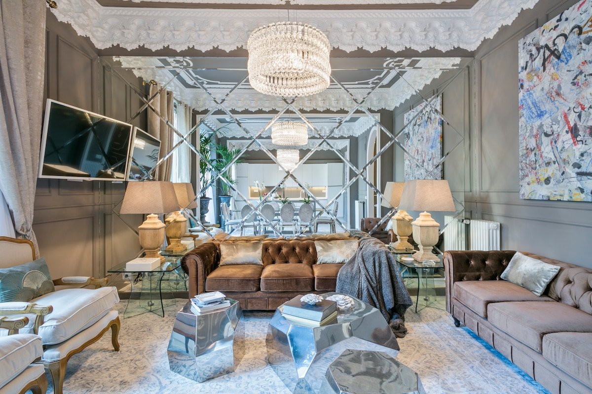 See Rambla de Catalunya from an Opulent Apartment gallery image 3