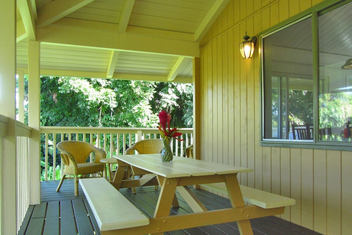 Beautiful Home One Block to Beach at Hanalei Bay gallery image 4