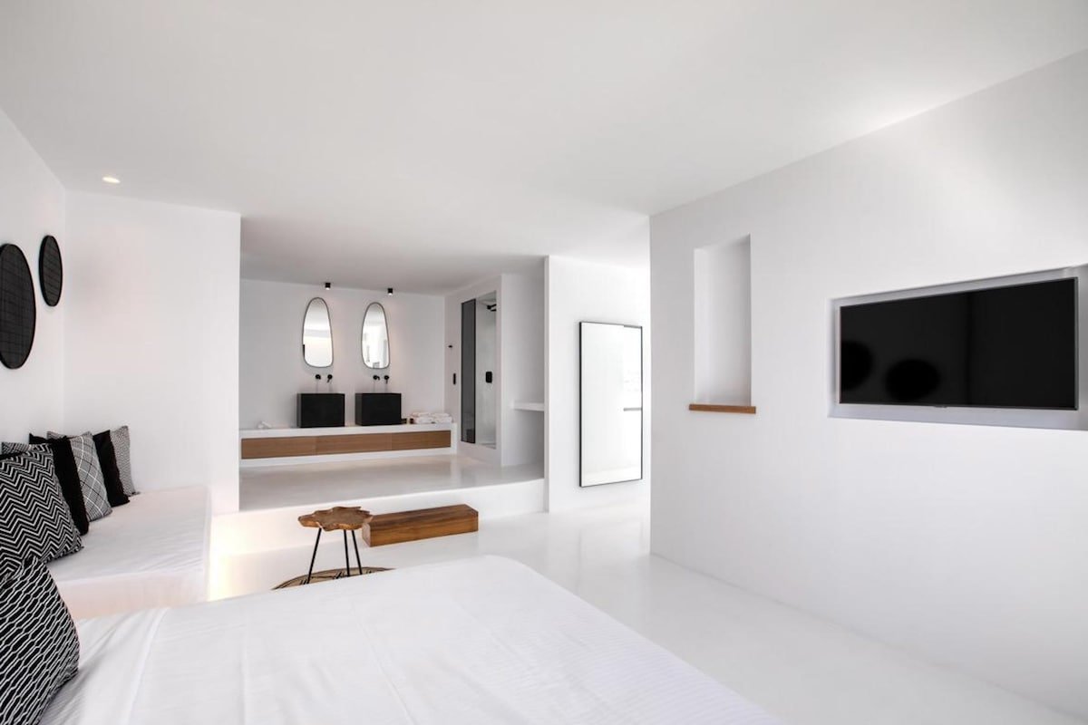 Infinity pool- Sea View- Direct to beach- Jacuzzi gallery image 2