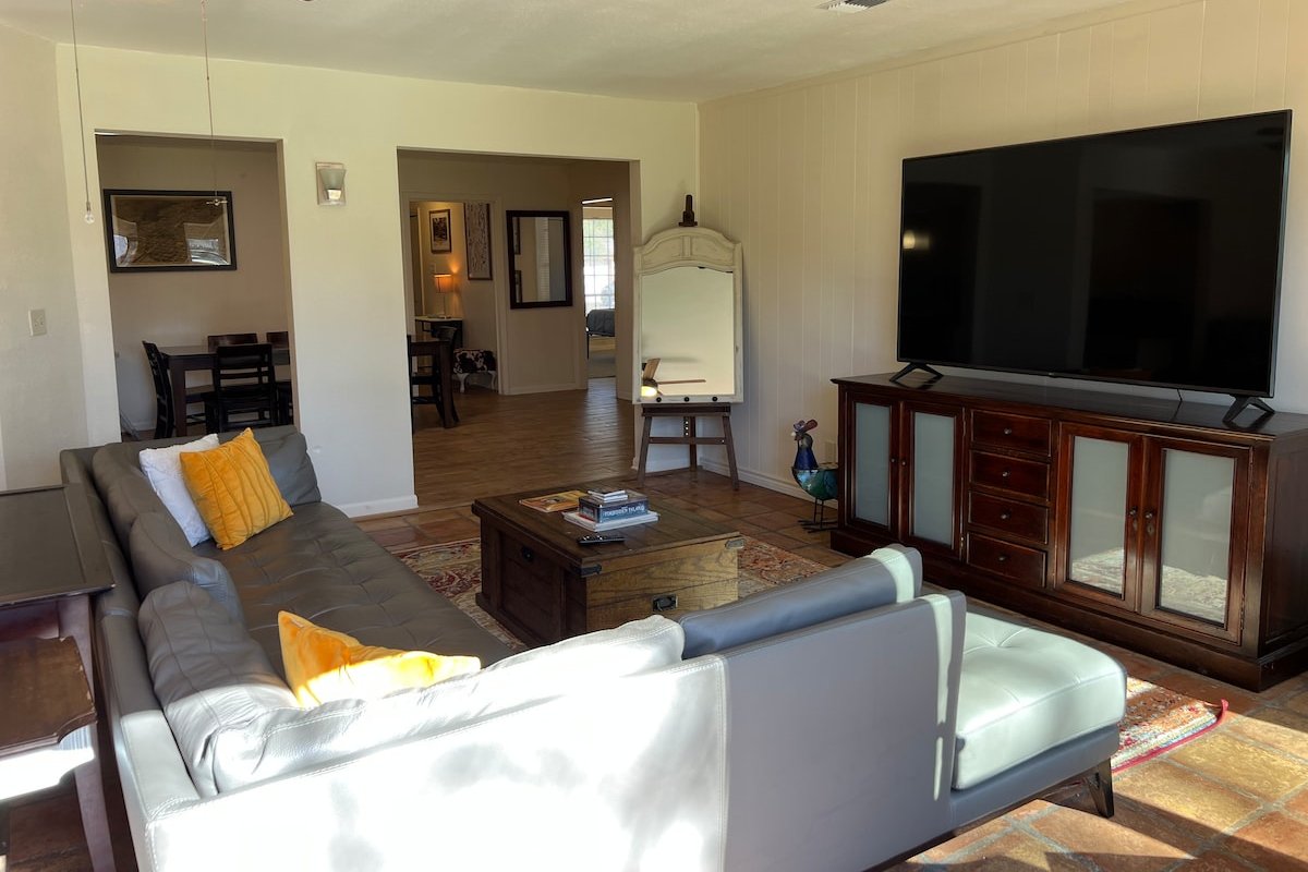 South Austin 3BR Oasis w/ Deck & Yard gallery image 5