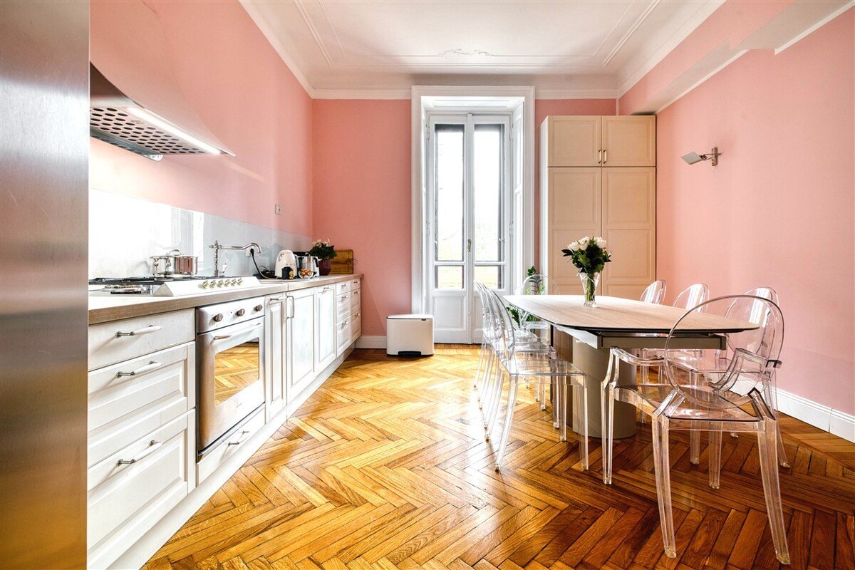 Central Milan • Spacious 2BR • Quiet • A/C • Lift gallery image 4