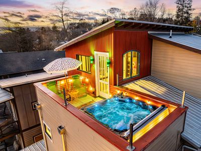 Themed Party Room-Rooftop Hot Tub-Near DWNTN AVL