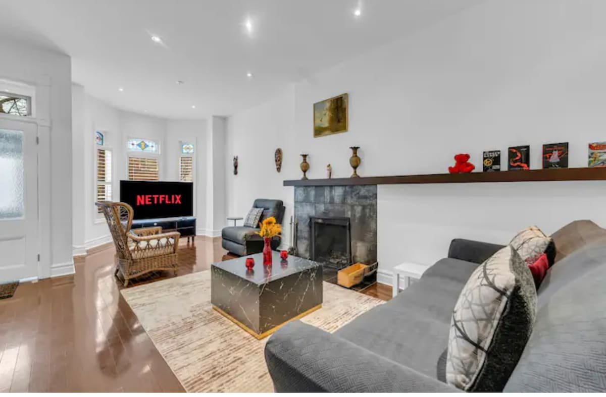 Cozy Retreat: Arcade, Comfy Beds, Full Amenities! gallery image 2