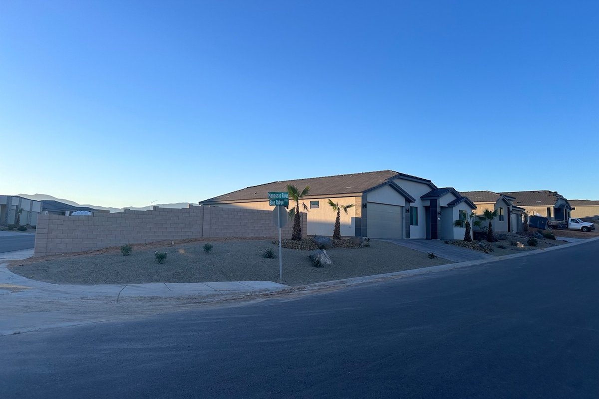 4BR Oasis • Heated Pool • Spa • Casinos & Golf! gallery image 5