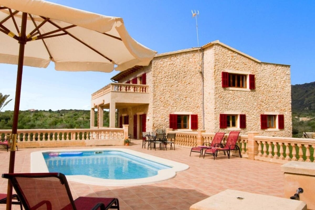 Cas Cavaller | Family & Friends Retreat gallery image 2