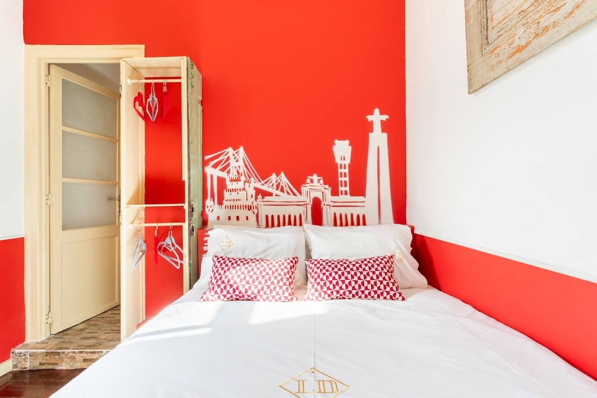 Artistic Alfama 4BR | Cathedral Views, Tram 28 gallery image 3