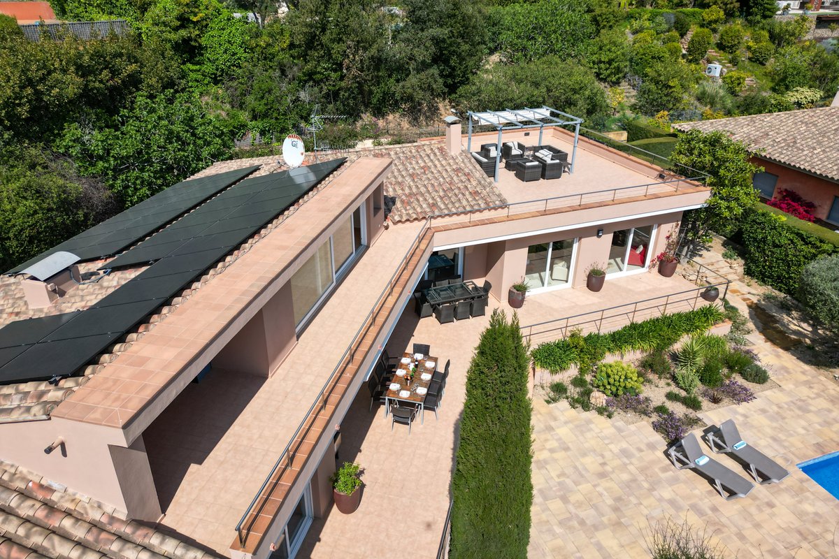 *Private Villa with Sea Views