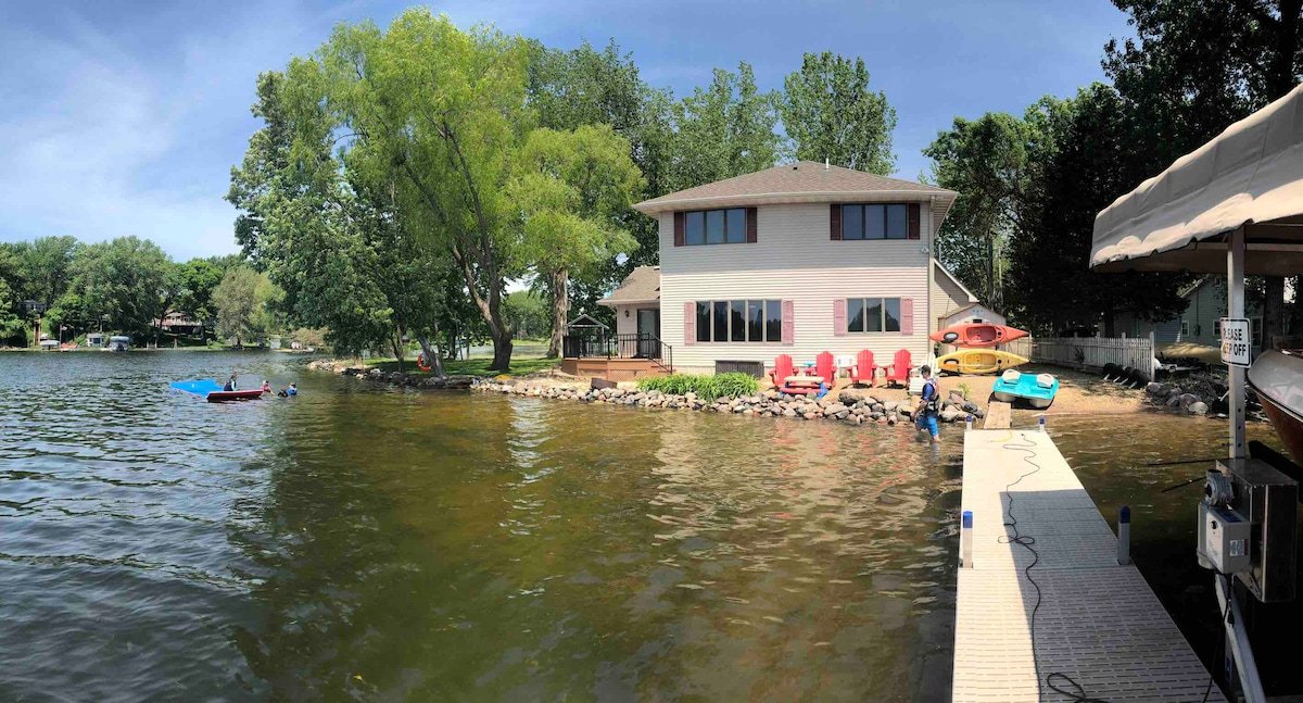 Lake House on the Point – Sandy Beach – Kayaks gallery image 2