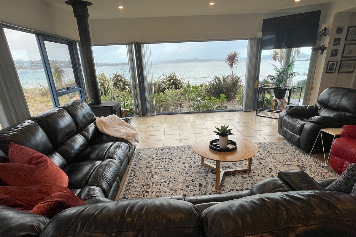 Beach front- Live on The Beach Experience gallery image 5