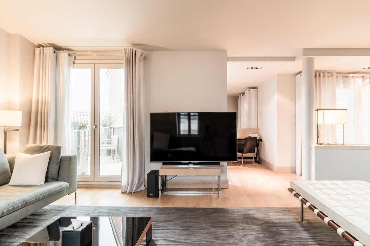 2 Bedroom Duplex Eiffel Apartment gallery image 4