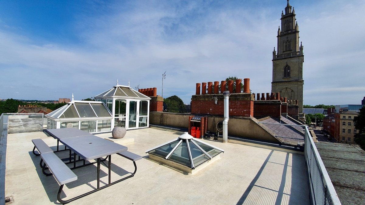 (6.7) Sleeps 22 +1 Penthouse +1 Central – Parking gallery image 4