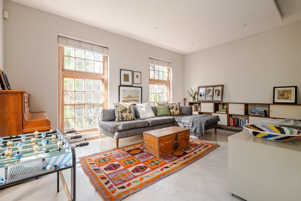 Sun-filled contemporary family home gallery image 2