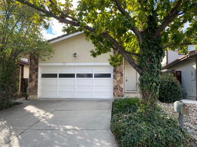 Beautiful & convenient 3 bedroom/2.5 bath home