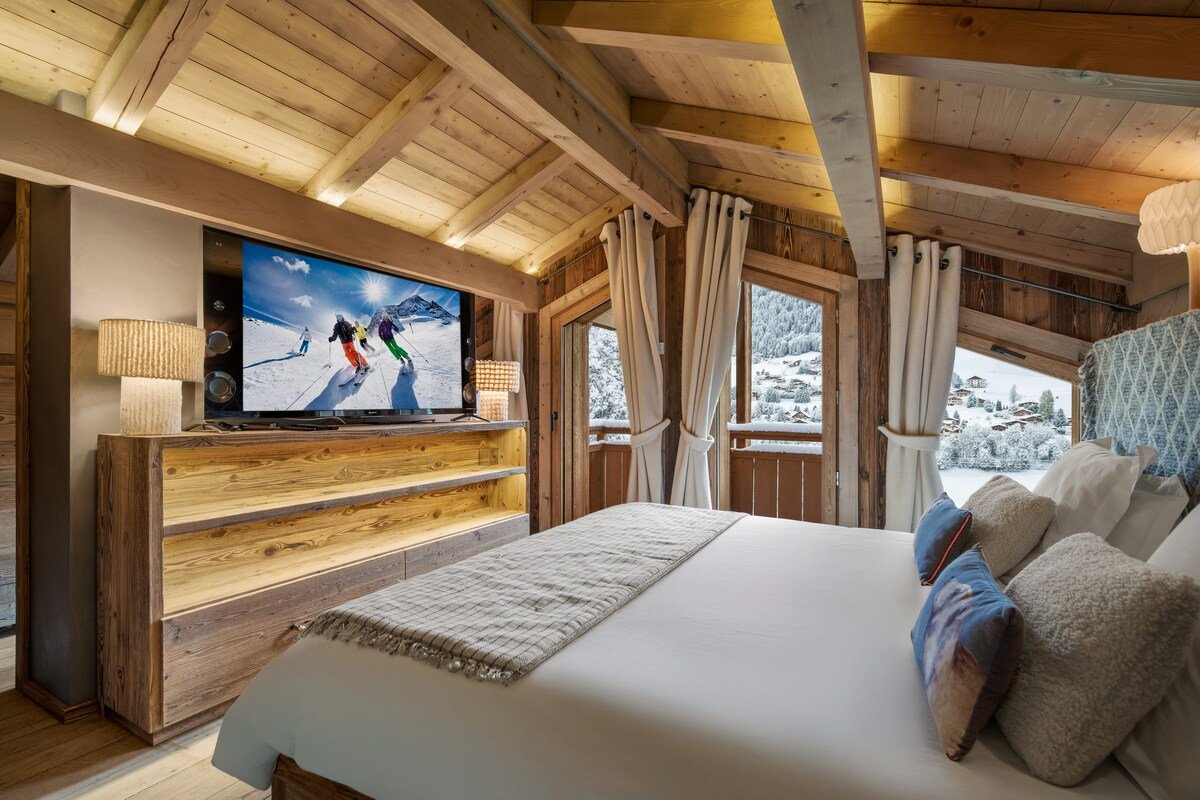 Luxury Chalet Fireplace, Mountain View gallery image 2