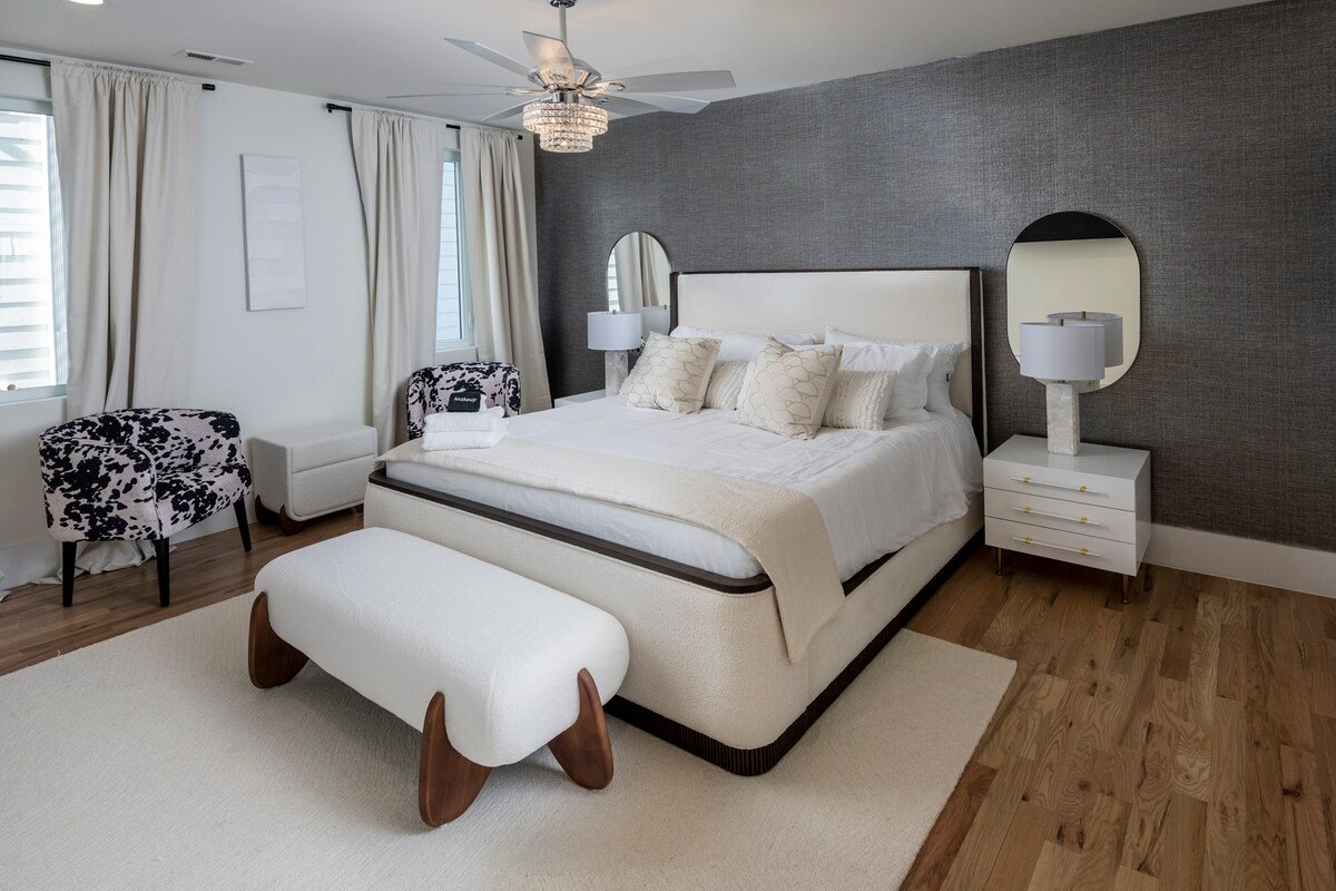 The Golden Manor gallery image 3