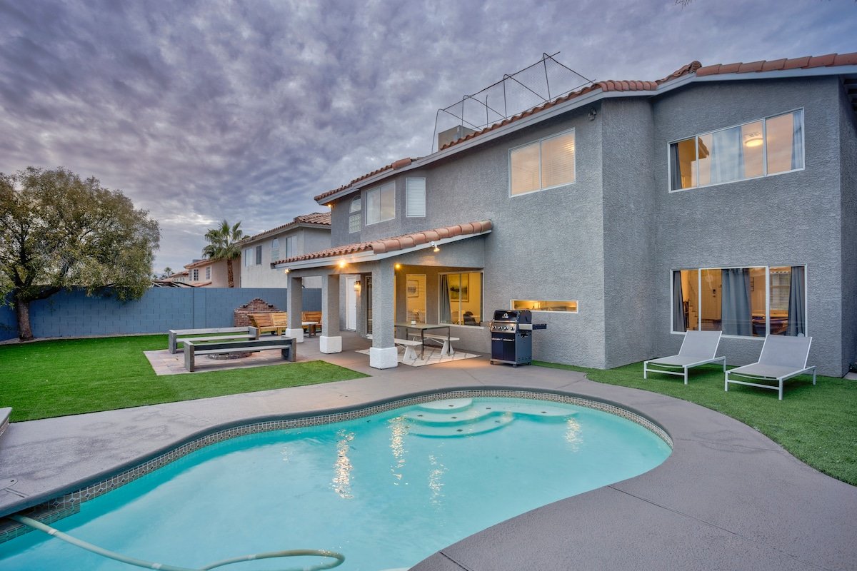 HUGE Big Family 6 bed Pool Home10min Vegas Strp! gallery image 2